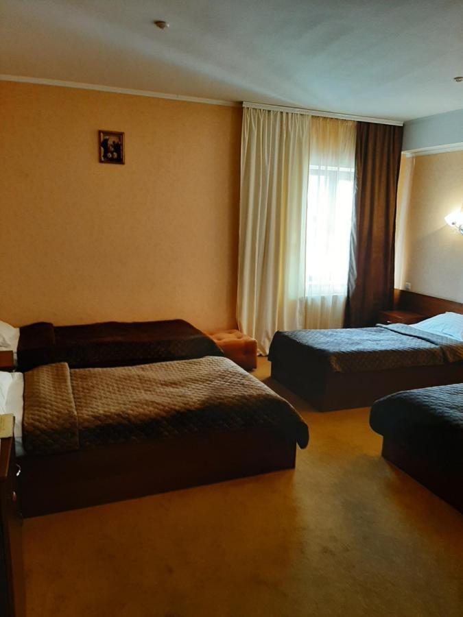 Stara Vezha Hotel Boryspilʼ Exterior foto